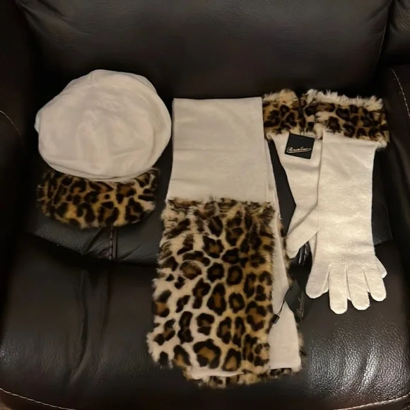 Borsalino leaped fur logo cashmere wool beanie scarf gloves set NWT Set Beanie and Scarf in Virgin Wool - Unisex | Borsalino  main image 3